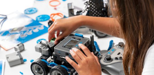 A Cool and Exciting Way to Build Robots, Thanks to Vex IQ! VEX_IQ